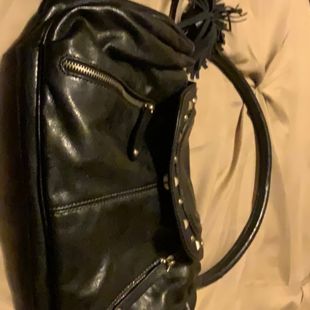 2 handbags black and gray